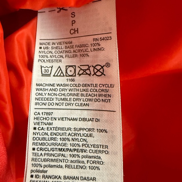 Old Navy Women's Bright Red Puffer Jacket - Picture 5 of 5